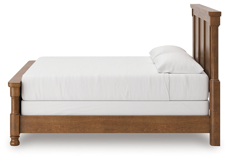 Rowlenstown King Poster Bed