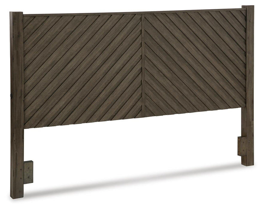 Arkenton King Panel Bed with Mirrored Dresser